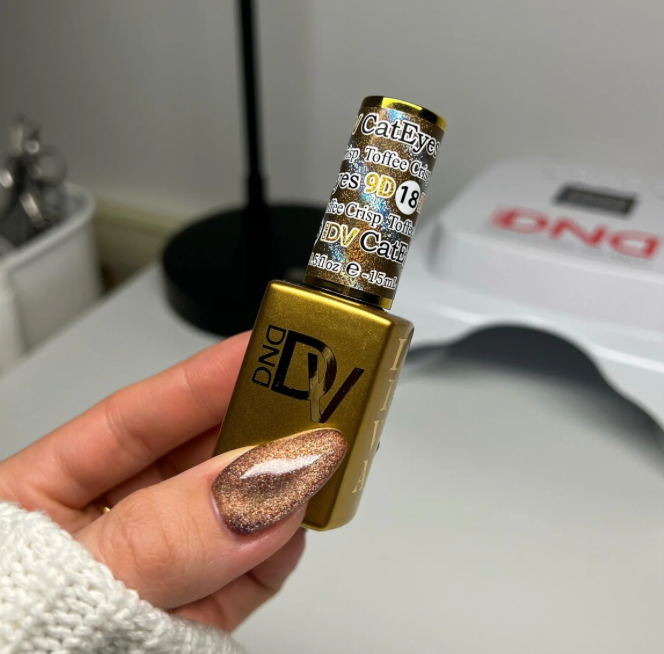 DND CAT EYE GEL #18