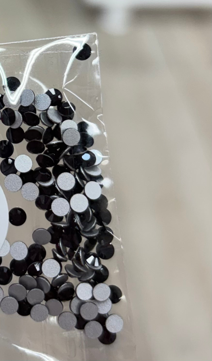 PRECIOSA CRYSTALS ( JET BLACK )