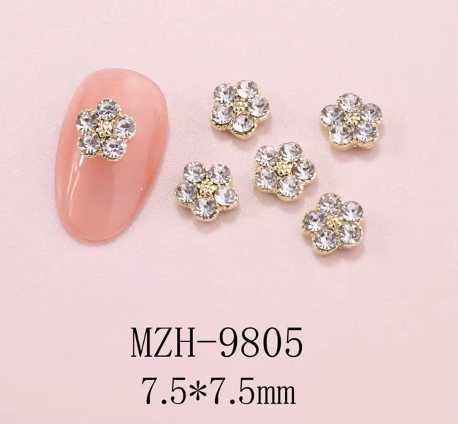 GOLD FLOWER NAIL CHARM