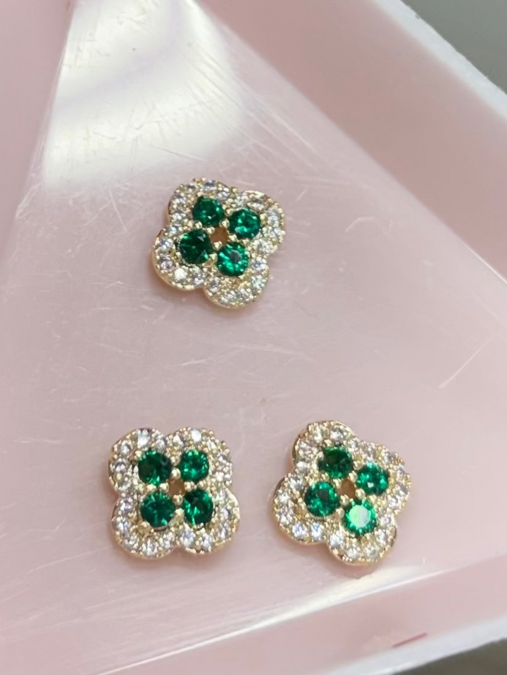 QUALITY NAIL CHARM GOLD AND EMERALD