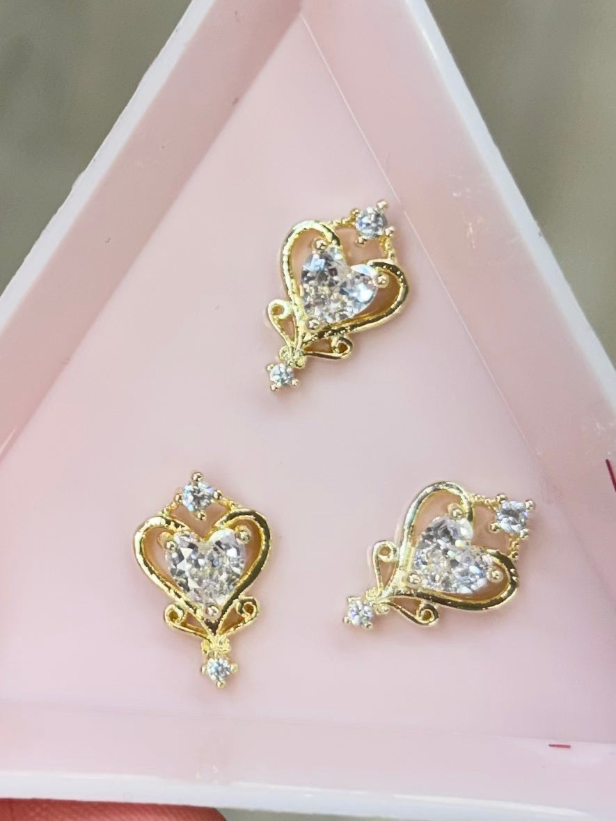 GOLD HEAR QUALITY NAIL CHARM