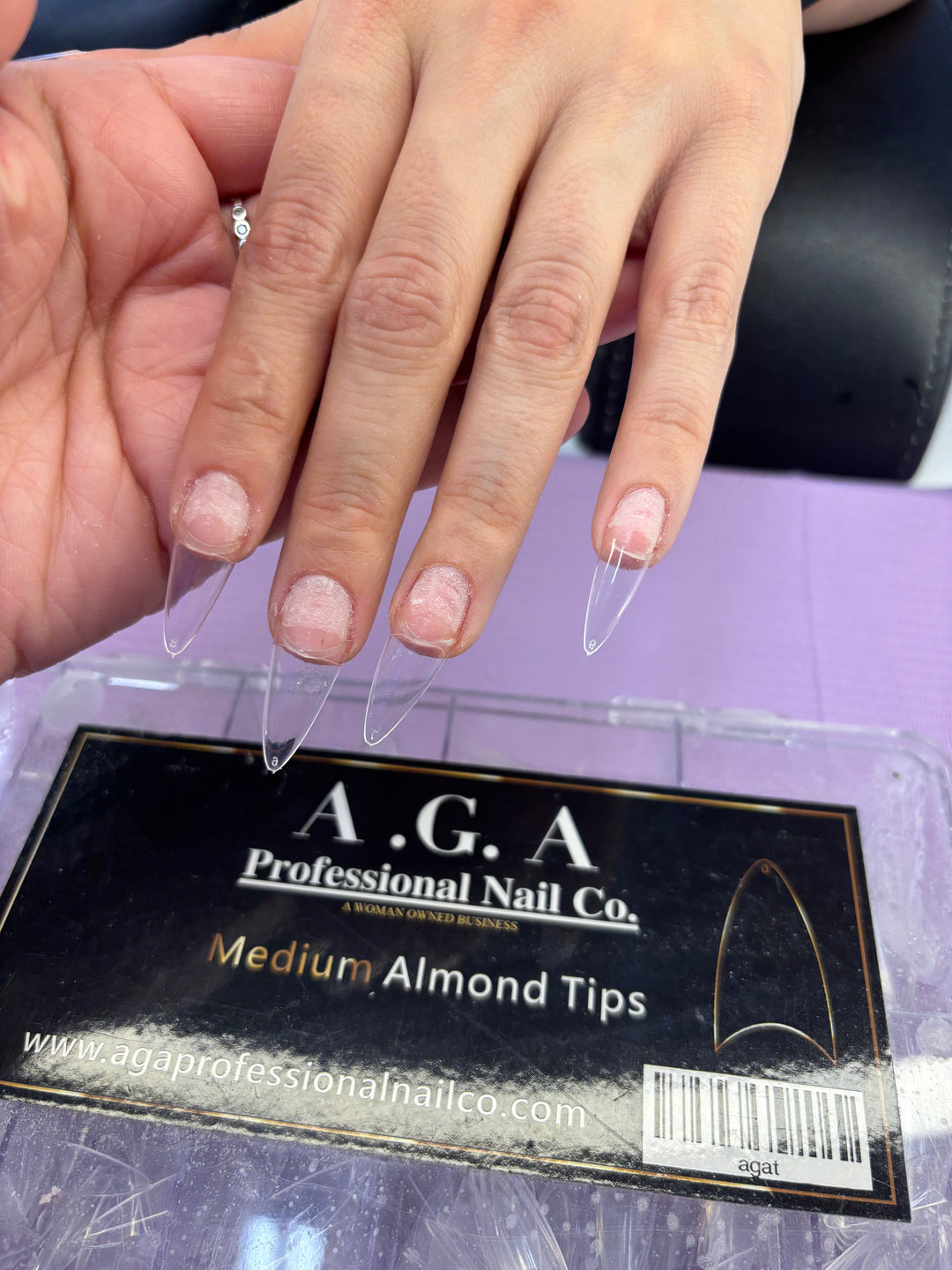 A.G.A MEDIUM ALMOND TIPS