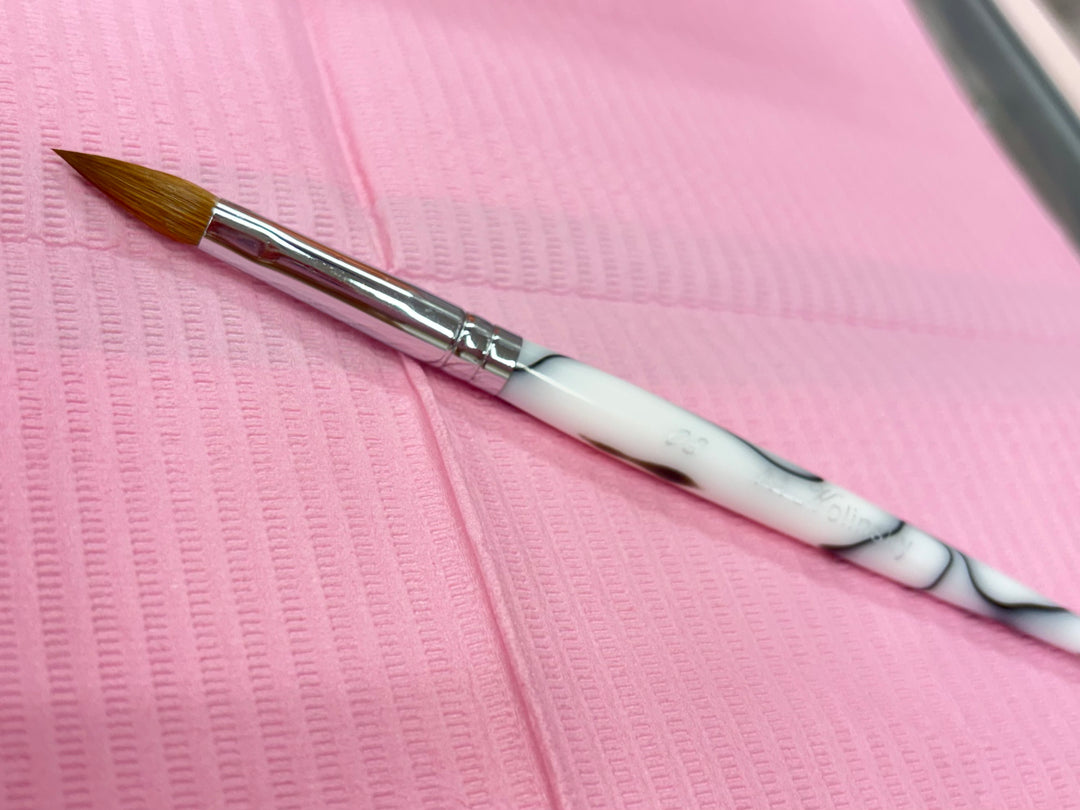 SIZE 8 KOLINSKY ACRYLIC BRUSH