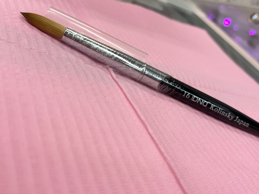DND KOLINSKY ACRYLIC BRUSH SIZE #16