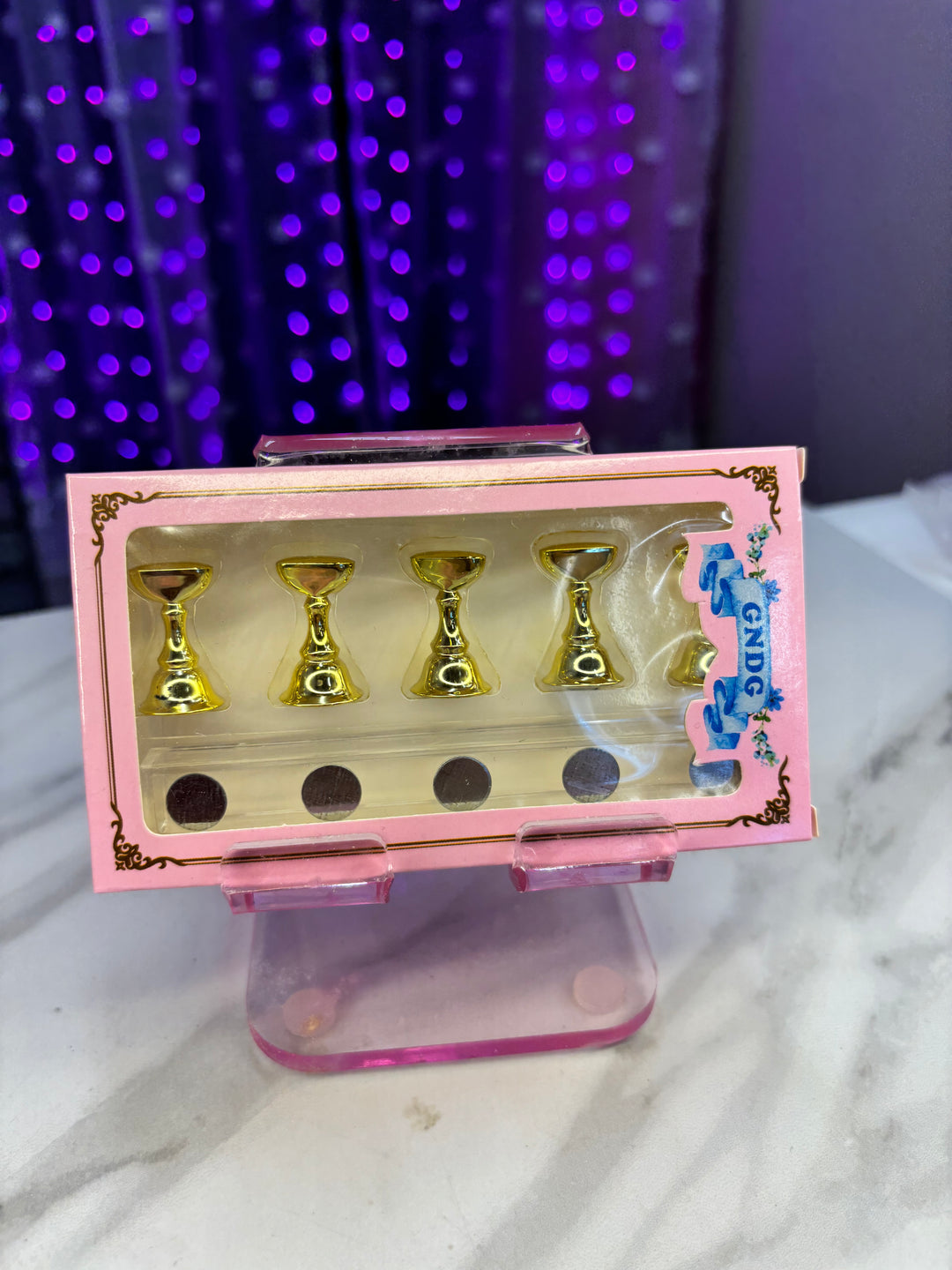 GOLD PRESS ON NAIL STAND