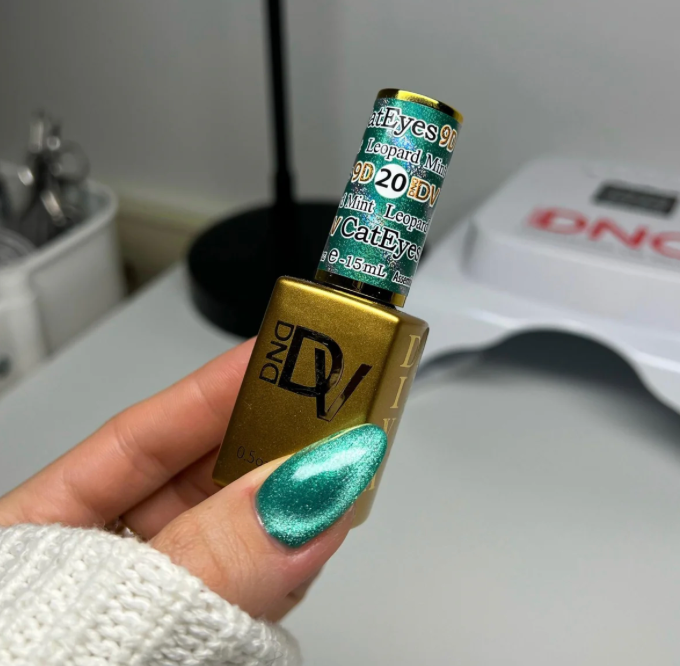 DND CAT EYE GEL #20