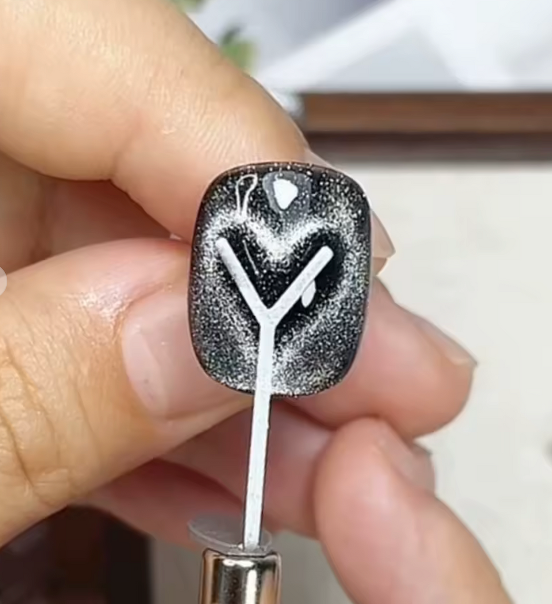 CAT EYE HEART MAGNET