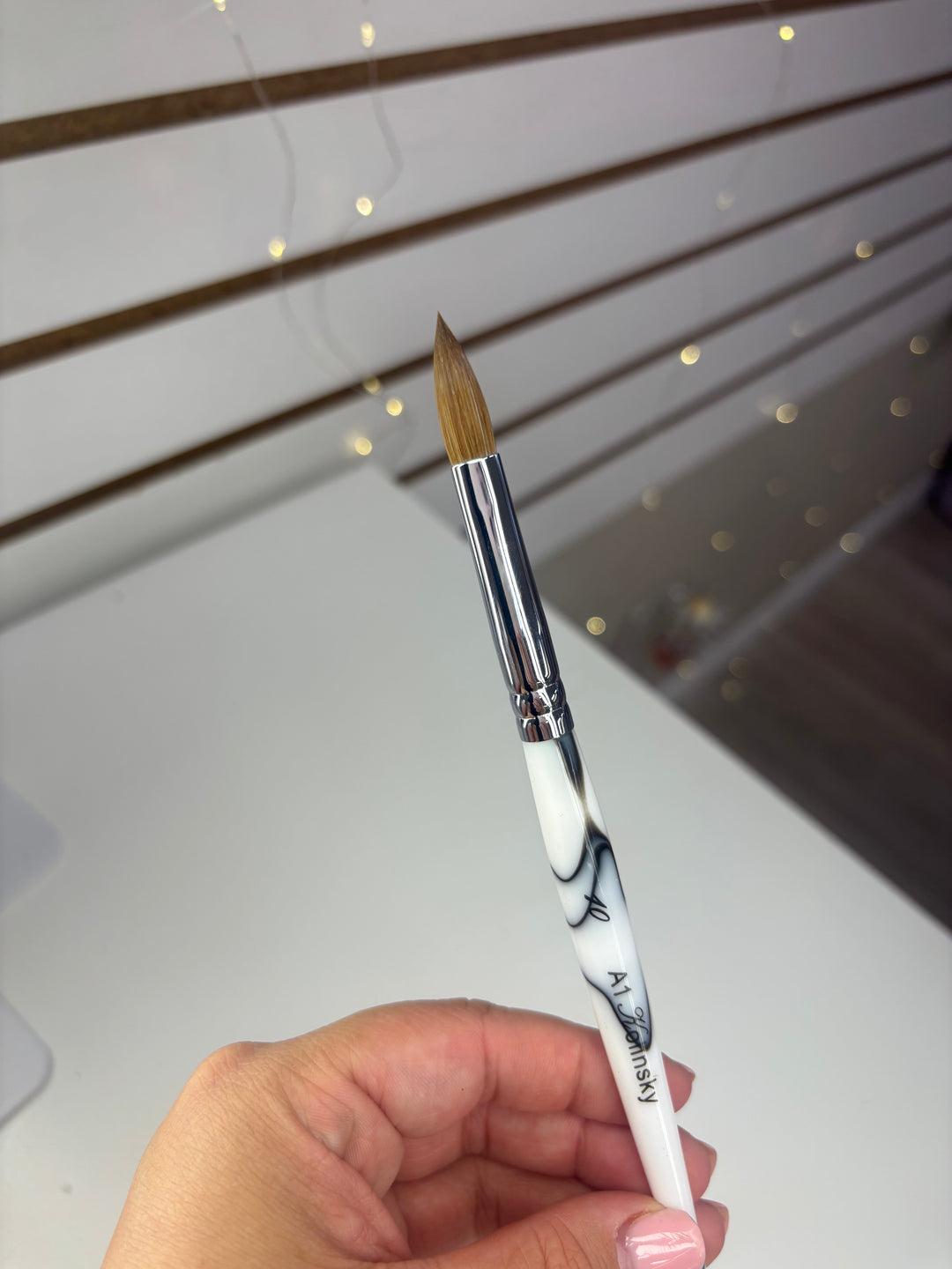 SIZE #10 KOLINSKY MARBLE ACRYLIC BRUSH